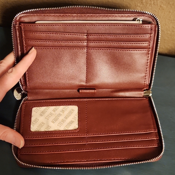 Steve Madden Buttery Soft Burgundy Quilted Wallet - Picture 8 of 12